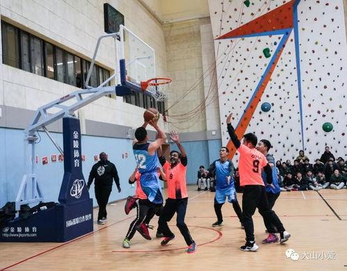 篮球教练吃瓜群众,场边风云录