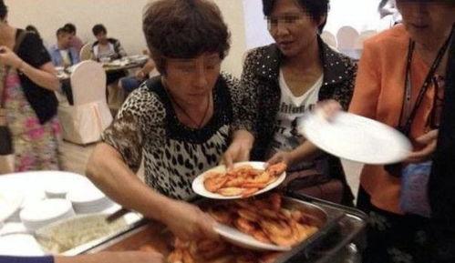 吃瓜大妈照片高清壁纸,高清壁纸中的吃瓜大妈风采