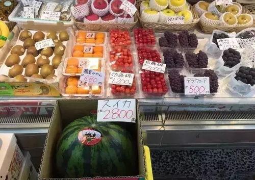 餐馆吵架吃瓜,吃瓜群众围观一幕闹剧